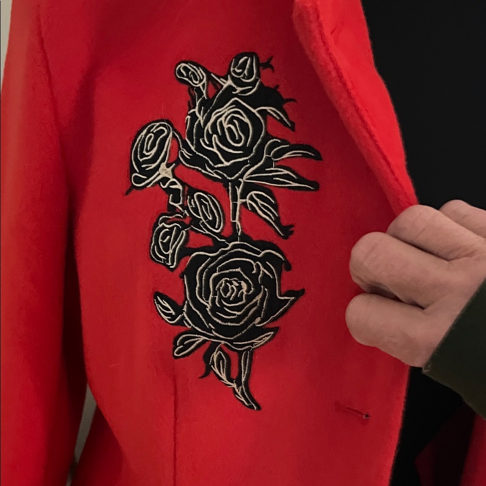 Elegant Red Embroidered Women's Blazer - Picture 5 of 8